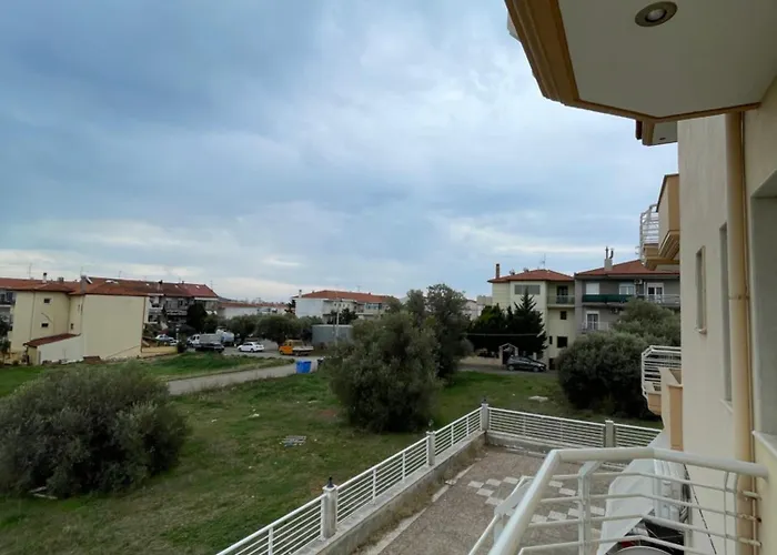 Modern Elegance In Chalkidiki Daire